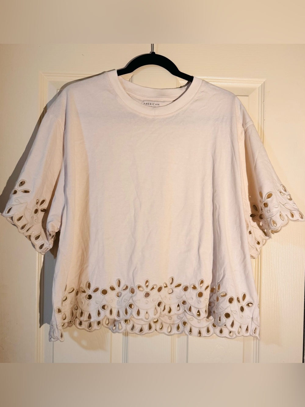 American Eagle Outfitters White Eyelet-Trim Short Sleeve Tee XL